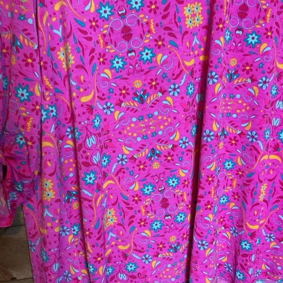 Dear Scarlett Pink With Blue and Yellow Floral Print V-Neck Top Women’s Size XL - Picture 2 of 2